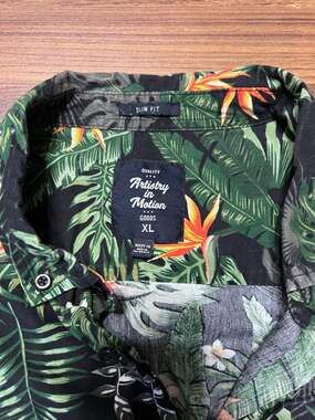 Artistry in Motion Men's Slim Fit Tropical Floral Print Short Sleeve Button Down
